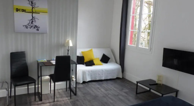 Номер Standard Logis Hotels - Au Colombier du Touron