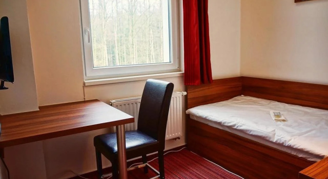 Restaurace a penzion Zděná Bouda, Reserva ahora Hotel Hradec Králové 