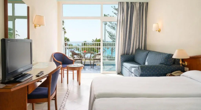 Номер семейный с видом на море VIK Hotel San Antonio