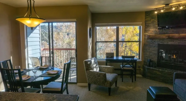 Номер Standard Inviting Winter Hideaway - Walk To Apres-ski Fun Sleeps 4 1 Bedroom Condo by RedAwning