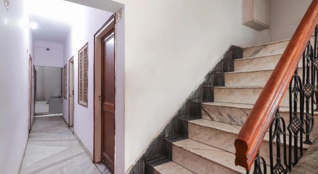 SPOT ON 67048 Hotel Raj Palace, Забронировать Отель Отели Сикандра с парковкой, Парковка