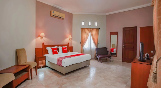Люкс Classic Collection O 89999 Hotel Bumi Kedaton Resort