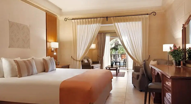 Семейный номер Standard с видом на бассейн Kempinski Hotel San Lawrenz