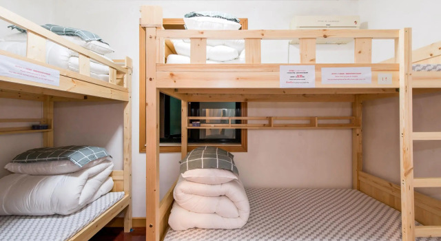 Кровать в общем номере (женский номер) LeeHome Youth Hostel
