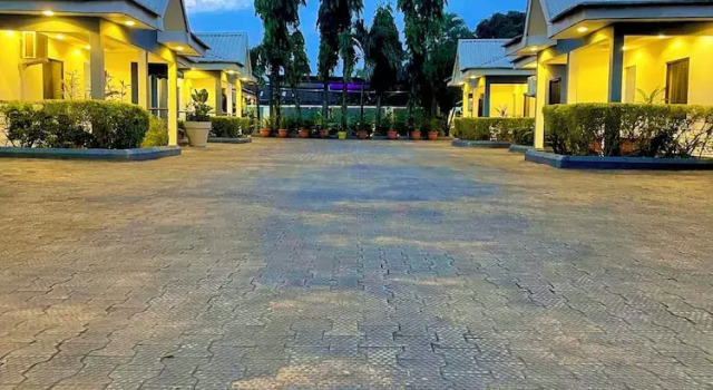 Debayview Hotel, Rezerwuj Hotel Asaba Nigeria