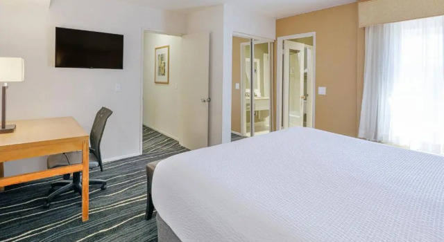 Люкс с 2 комнатами Ramada by Wyndham Costa Mesa/Newport Beach
