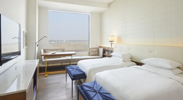 Двухместный номер Deluxe with Runway View Andaz Delhi, by Hyatt