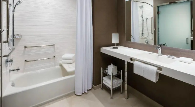 Четырёхместный номер Standard AC Hotel By Marriott Portland Beaverton