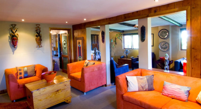 Hog Hollow Country Lodge, Забронировать Отель Крэгс Найсна, рядом с Lawnwood Snake Sanctuary