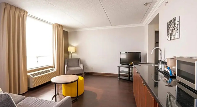 Люкс Comfort Inn & Conference Centre Toronto Airport