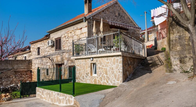 Nice Home in Rovanjska With 1 Bedrooms and Wifi, Забронировать Отель Отели Ясенице 3 звезды, 3*