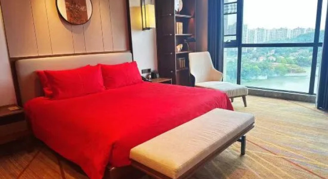 Люкс с красивым видом из окна Xuzhou Golden Tulip Hotel