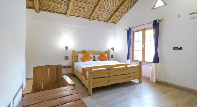 FabEscape Pine Hill View, Rezervovat Hotel Nainital Uttarakhand