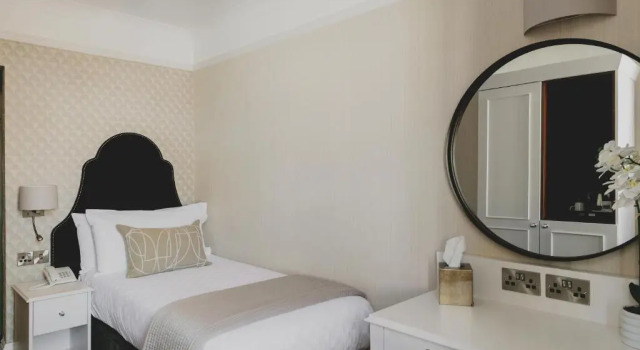 Одноместный номер Superior The Queens Hotel