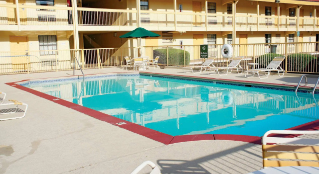 La Quinta Inn Montgomery Eastern Bypass, Varaa Hotelli Montgomery Alabama