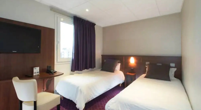 Семейный номер Standard Brit Hotel Tours Sud - Le Cheops