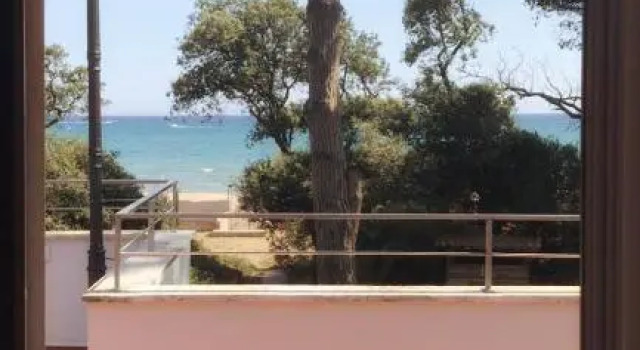 PINETA BLU, Villa sul mare con due appartamenti indipendenti tra Terracina e Sperlonga, Book Villa Sommerhuse i Terracina, Hytte