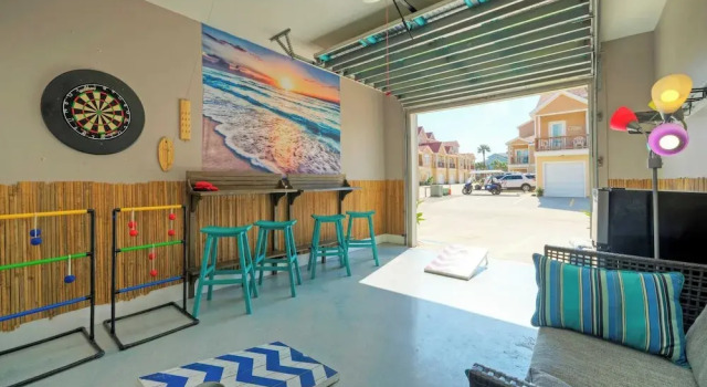 Коттедж Sleeps 23, 2 Beachside Homes Resort Pool, Walk to the Beach, Balcony + Yard