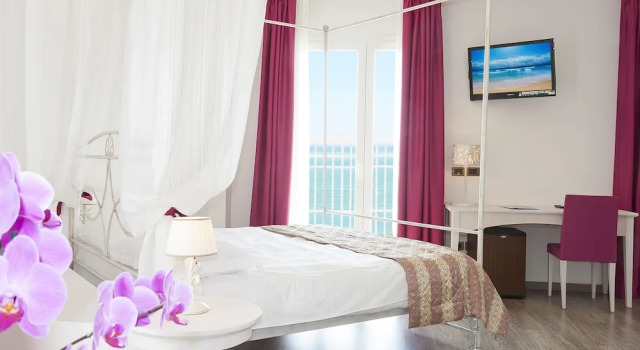 Полулюкс Regents Hotel