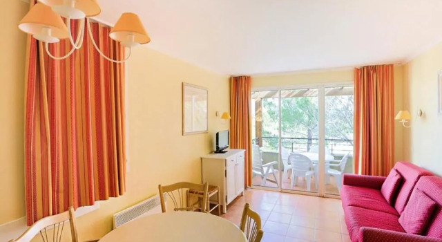 Village Pont Royal en Provence - maeva Home - Appartement 2 Pièces 4 Personnes, Забронировать Апартаменты/квартира Отели Буш-дю-Рон с парковкой, Парковка