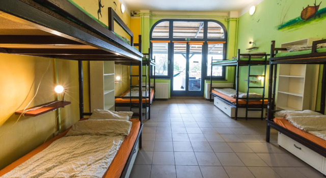 Кровать в общем номере Island Hostel Budapest