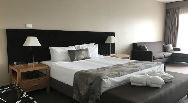 Семейный номер Classic с балконом Mornington Hotel