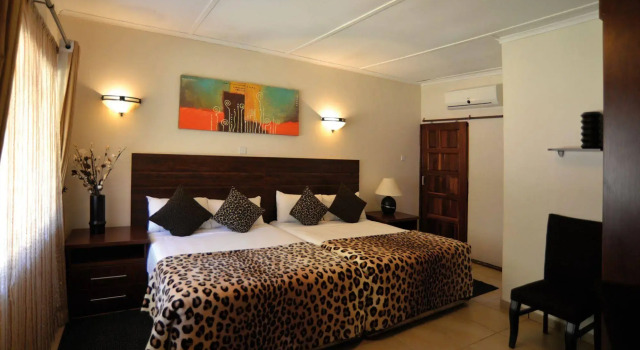 Guest Paradise Lodge, Rezerwuj Pensjonat Hotele w Victoria Falls z basenem, Basen