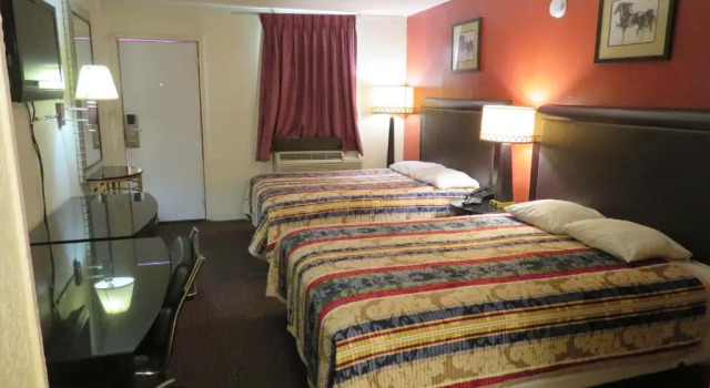 Четырёхместный номер Standard Travel Inn Beaumont