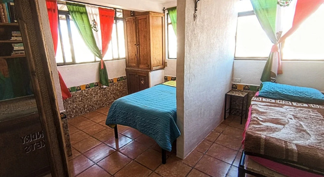Hostal Casa de Dante, Забронировать Отель Гуанахуато El Bajio, рядом с Аллея поцелуев