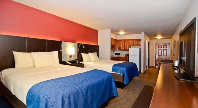 Четырёхместная студия Astoria Hotel and Event Center