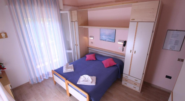 Трёхместный номер Standard с балконом Hotel Colorado