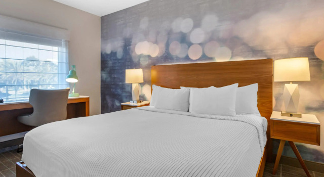 Двухместный люкс Accessible Cambria Hotel LAX