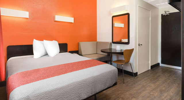 Motel 6 San Diego, CA - Downtown