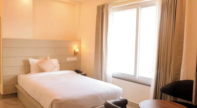 Green Hills Hotel, Rezerwuj Hotel Hotele w Pithoragarh z parkingiem, Parking