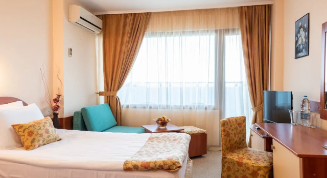 Одноместный номер Standard с балконом и с видом на парк Burgas Beach