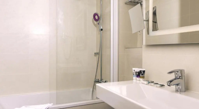 Четырёхместный номер Privilege Mercure Paris Montparnasse Raspail