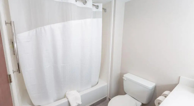 Четырёхместный номер Standard Holiday Inn Express & Suites Arlington North   Stadium Area by IHG