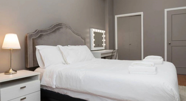 Central Toronto 2 Bedroom Flat, Varaa Hotelli Toronto 