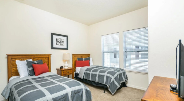 Lucaya Village - 2901 Edenshire way 104 Unit 14, Забронировать Отель Отели Киссимми с парковкой, рядом с Kissimmee Civic Center, Парковка