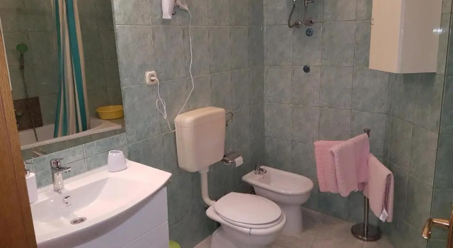 Апартаменты c 1 комнатой с красивым видом из окна Apartment Lju on the Beach
