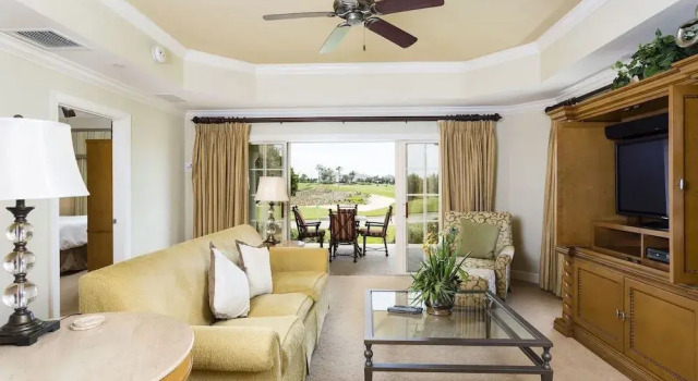 Sun 3 Bed Central in Reunion 3 Br condo by RedAwning, Prenota Hotel Hotel a Reunion con piscina, Piscina