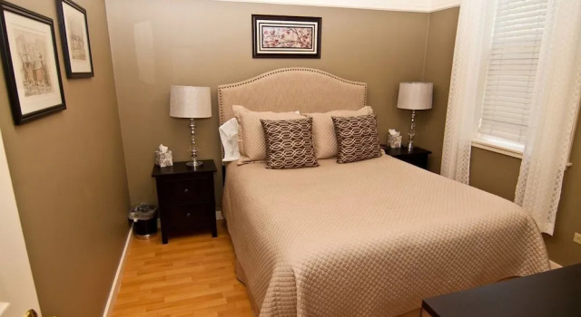 Lori Lanes 'romeo Cottage' ~ 2 Bedroom ~ Downtown, Prenota Casa vacanze Hotel a Oregon con parcheggio, Parcheggio