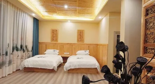 Люкс Cizhong Zangxiangge Homestay