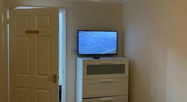 Lovely 2 Bed Apartment in East London, Varaa Huoneisto Asunnot kohteessa Merseyside, Huoneisto