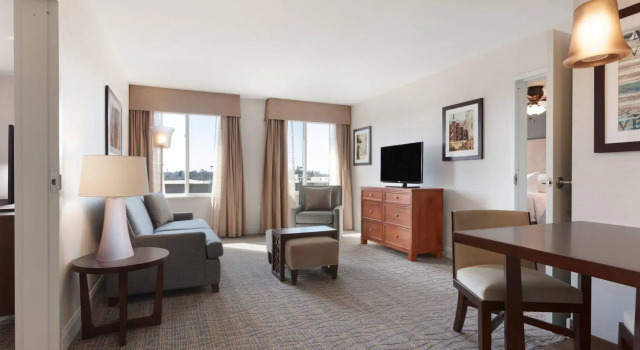 Homewood Suites by Hilton Burlington, Varaa Hotelli Hotellit New England uima-altaalla, Uima-allas
