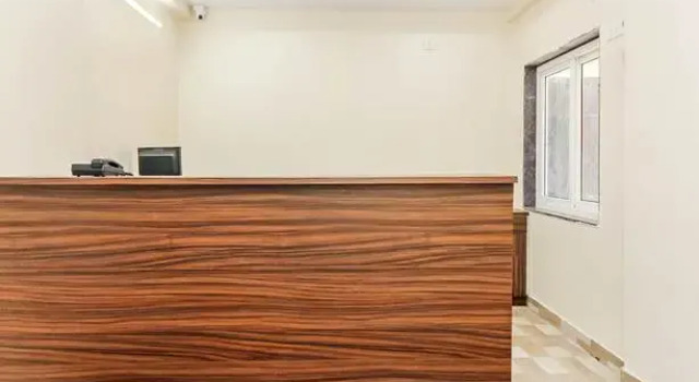 OYO 29928 Royal Emirates Banjara, Rezerwuj Hotel Hajdarabad 