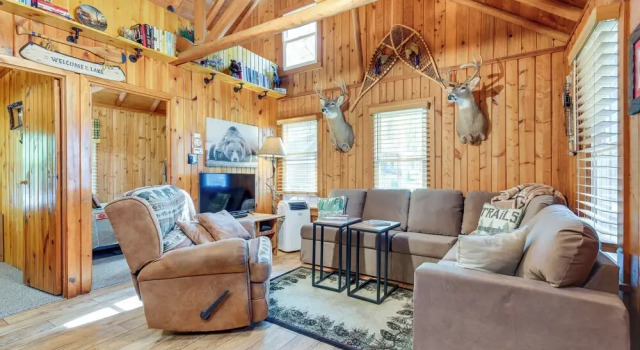 Коттедж Cozy Wisconsin Getaway w/ Dock & Lake Access!