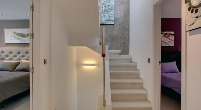 Casa Stefania - Modern Townhouse by Finest Rentals, Забронировать Отель Марбелья Коста-дель-Соль, рядом с Пляж Касабланка