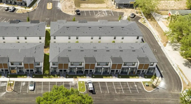 Апартаменты Marvelous 3Bd Close to Disney w Gameroom at The Hub 3409