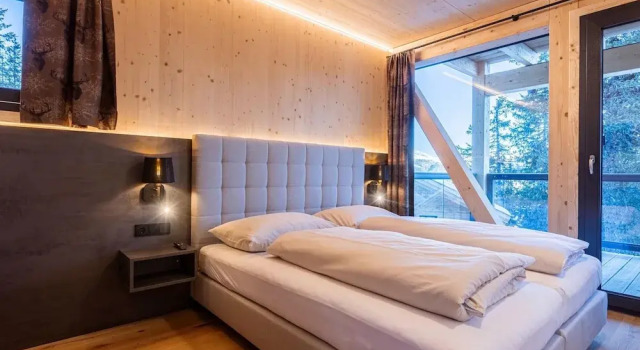 Amazing Chalet With Sanua and hot Tube, Rezerwuj Chalet Hotele w Karyntia z parkingiem, Parking